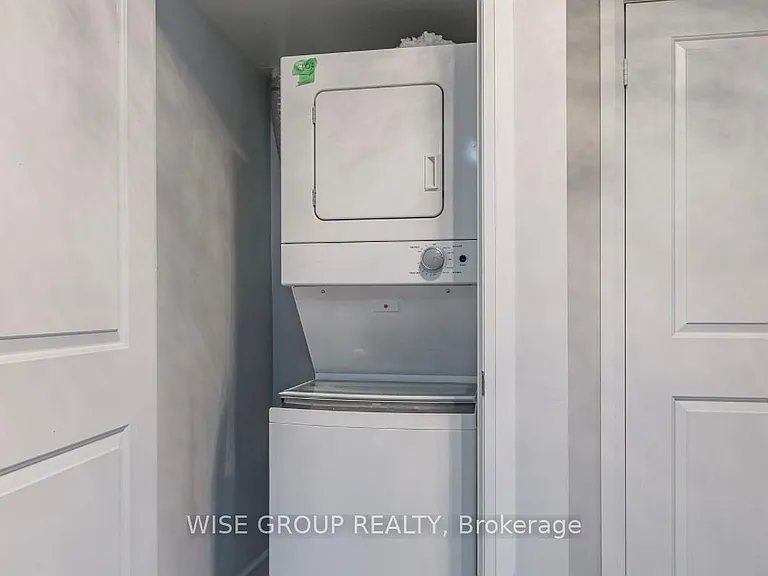 30 Meadowglen Pl N #1403 — Photo 12
