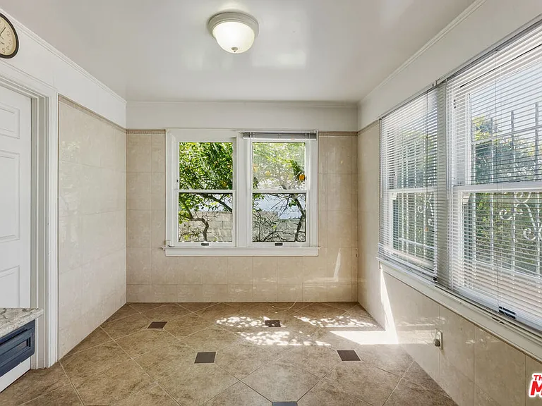 727 Crenshaw Blvd — Photo 10