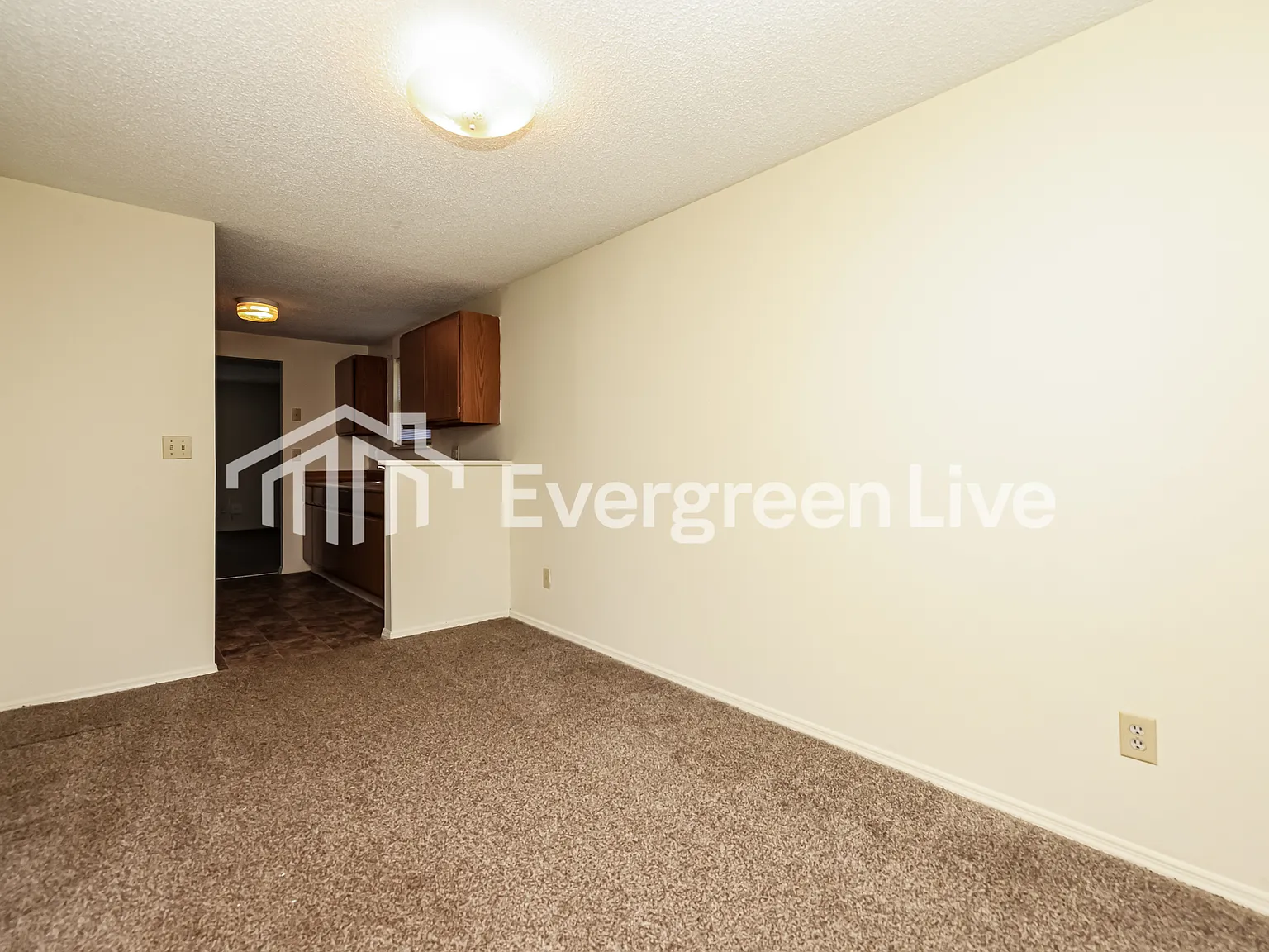 2 bed, 1.0 bath, 941 sqft, $1,095 — Photo 3