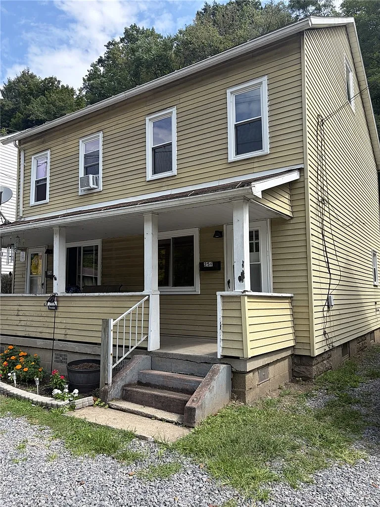 2 bed, 858 sqft, $1,000 — Photo 1