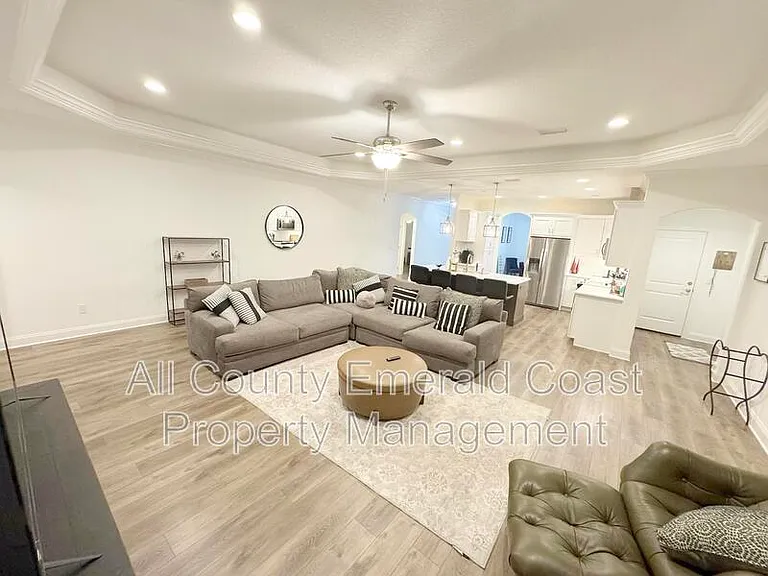 481 Kelly St — Photo 14