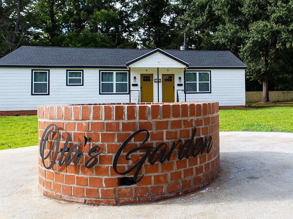 2 bed, 1.0 bath, 1000 sqft, $1,100