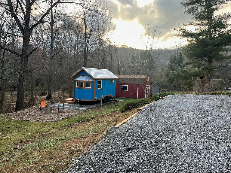 300 Youngs Cove Rd #B — Photo 13