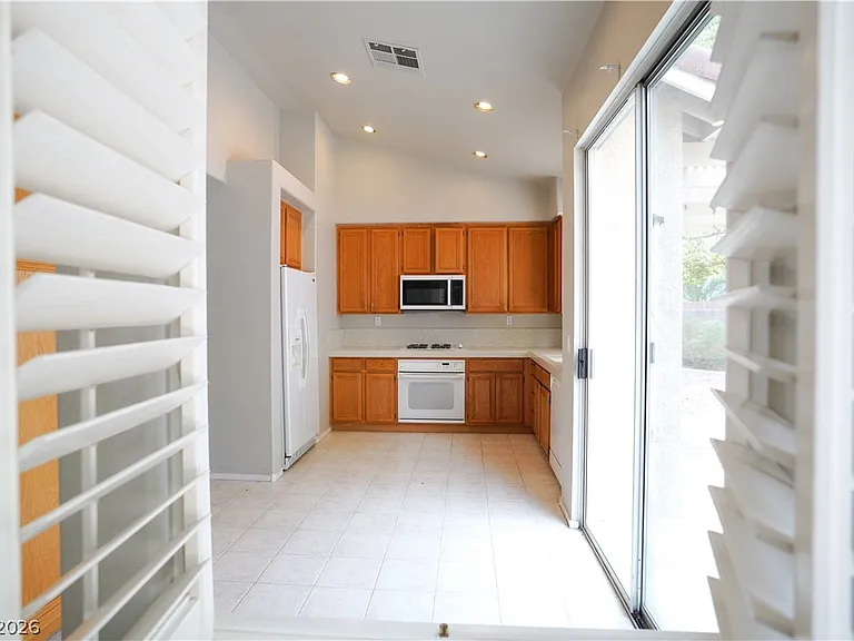 2236 Le Conte Ave #0 — Photo 15