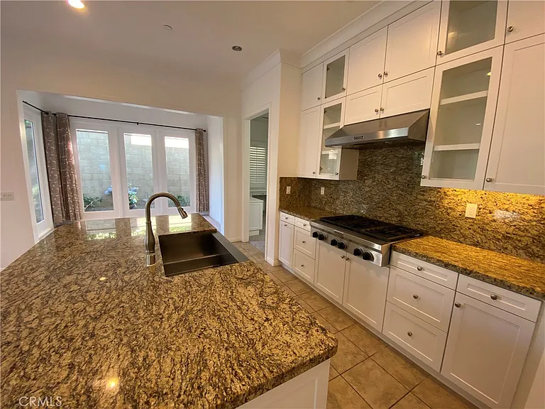 72 Gardenhouse Way — Photo 9