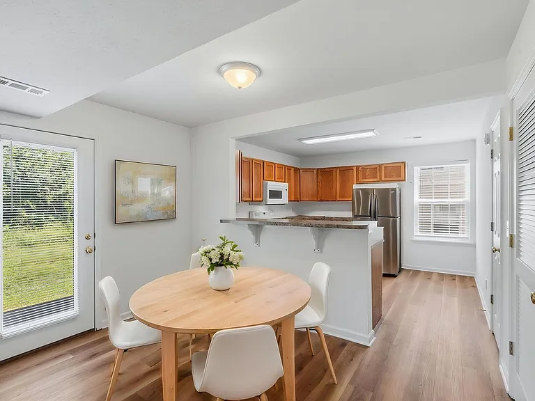 1713-1715 Louise Cir — Photo 14