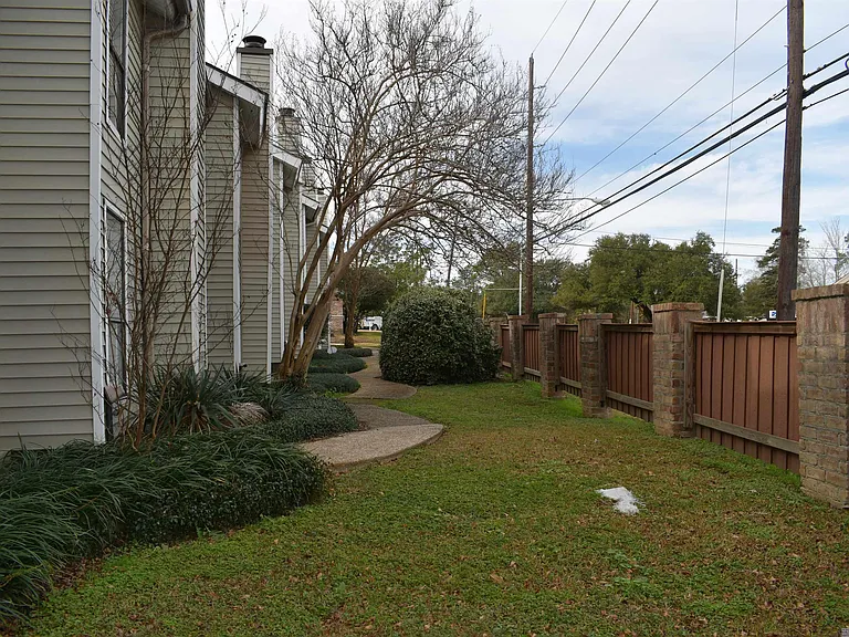 8732 Jefferson Hwy — Photo 2
