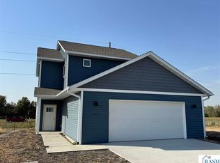 1905 Bluestem Dr, Mankato, MN 56001