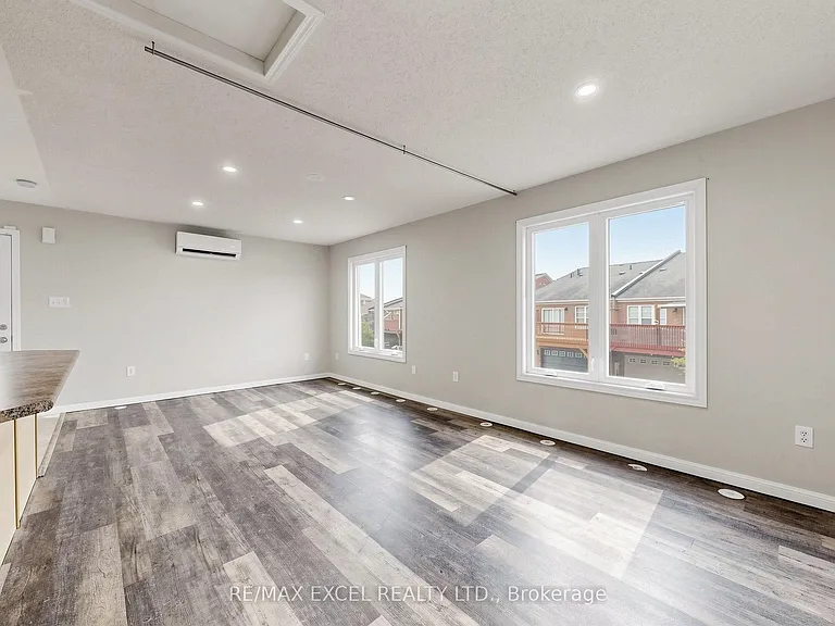 11 Peony St — Photo 12
