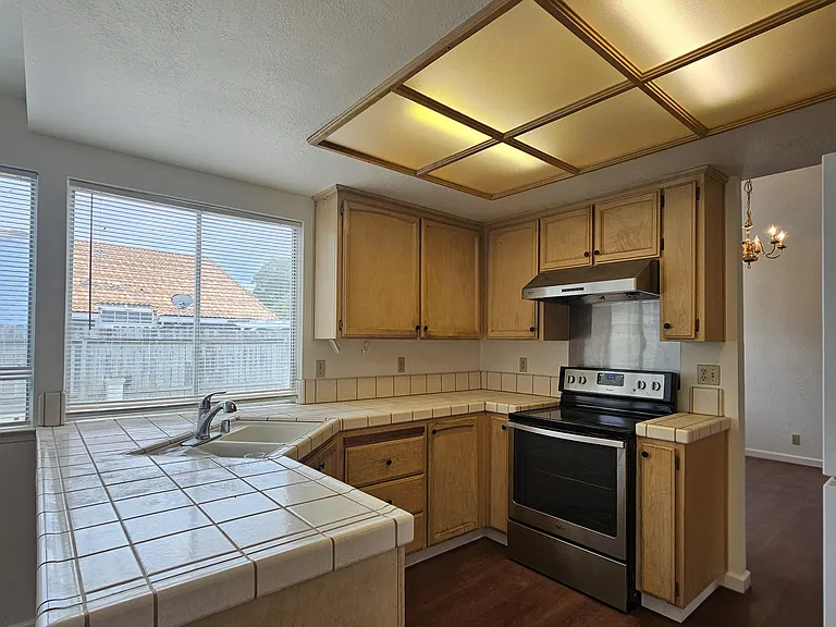 8019 Pinot Noir Way — Photo 10