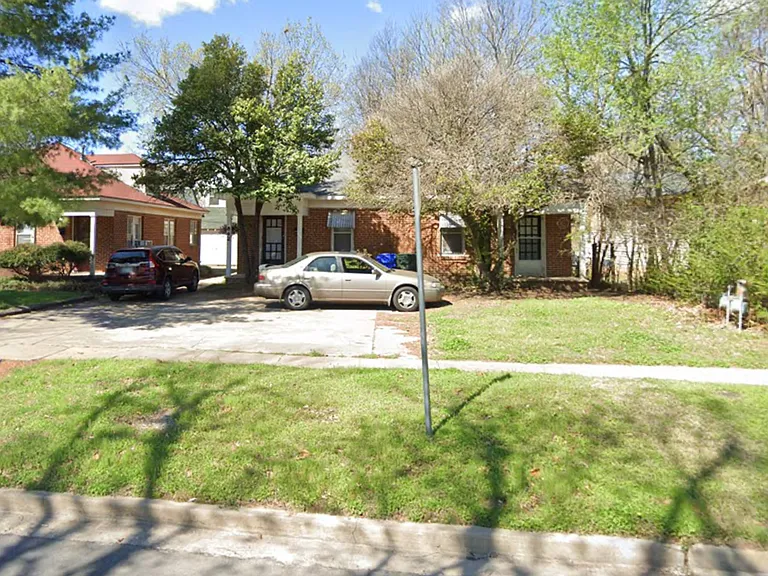 842 S Flood Ave — Photo 2