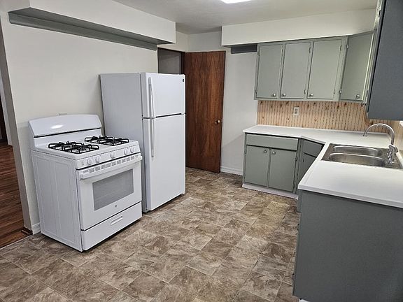 2nd image of 125 29th St NE #123
