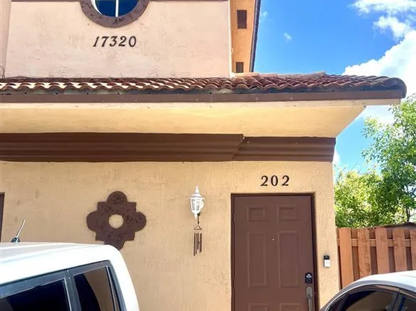 17320 NW 74th Avenue #202, Hialeah, FL 33015