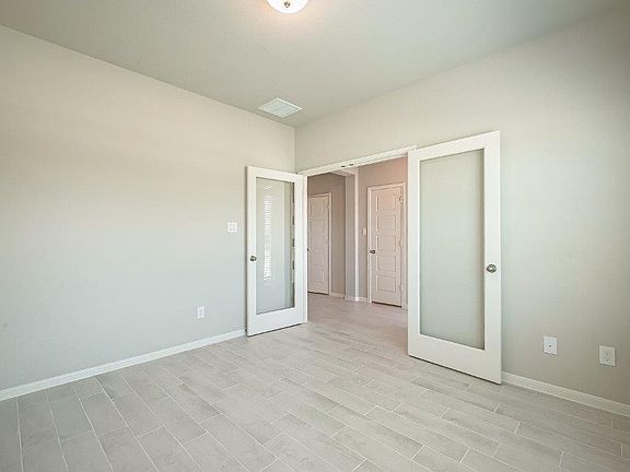 4th image of 5810 Lilac Cove