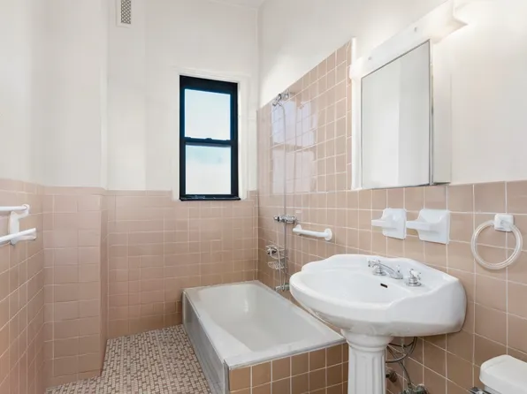 140 West 69th Street image 7 of 18