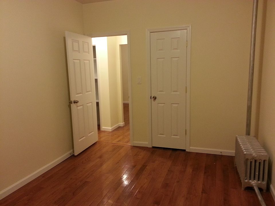 2nd image of 3805 Crescent St APT 1F