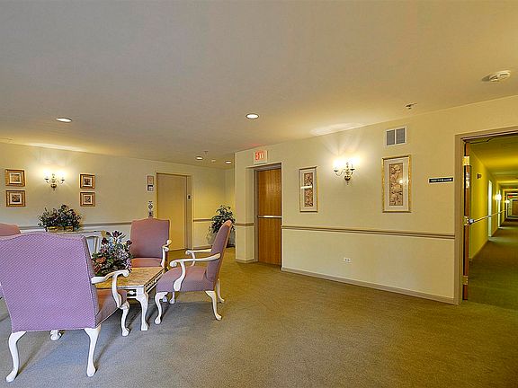 3rd image of 123 Hunt Club Dr