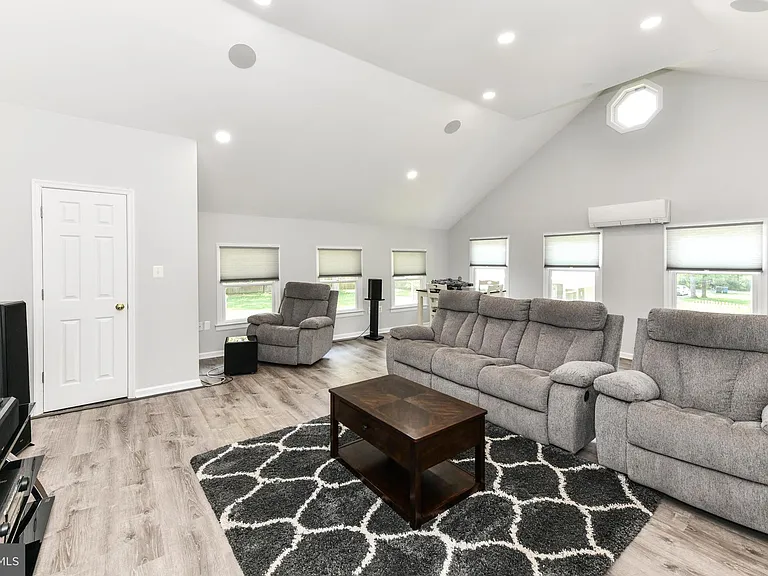 14 Oak Ln — Photo 55