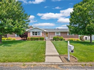 16 James Ct, Vienna, WV 26105