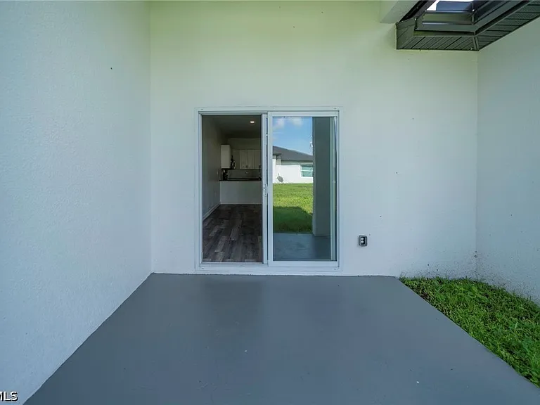 1530 Gilbert Ave S — Photo 24