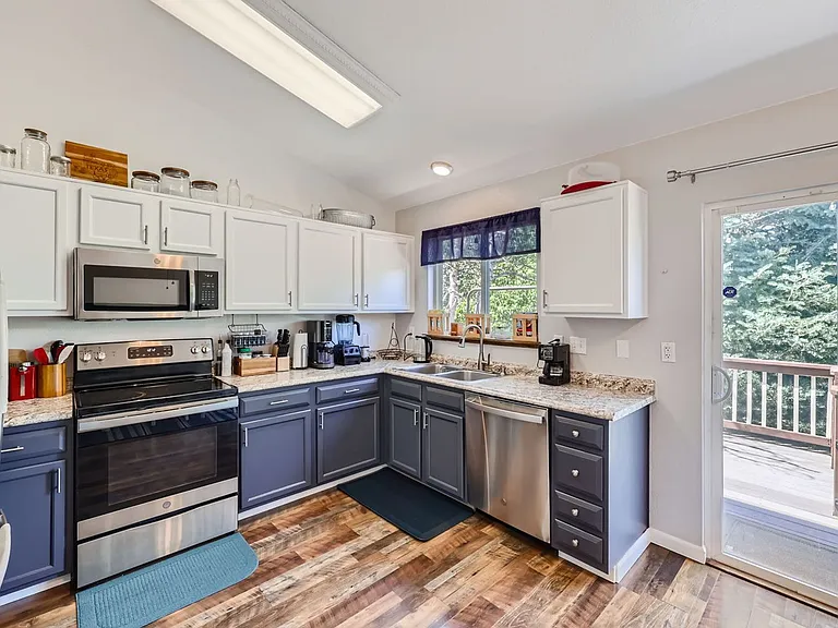 12585 Meadow Bridge Way — Photo 3