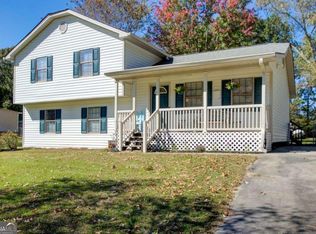 1370 Compton Woods Dr, Loganville, GA