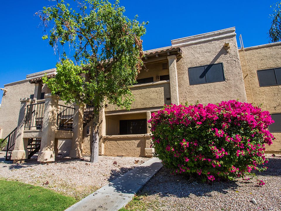 Extensively Landscaped Lawns and Courtyards