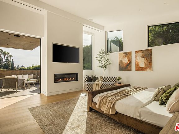 4th image of 1845 Coldwater Canyon Dr