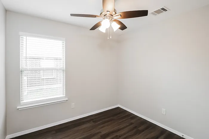233 Thoroughbred St — Photo 12