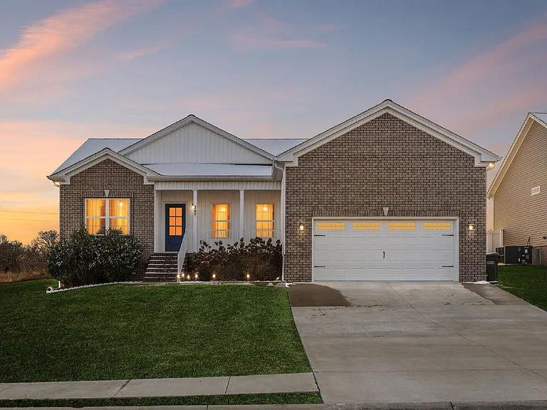 207 Bedford Ct — Photo 1