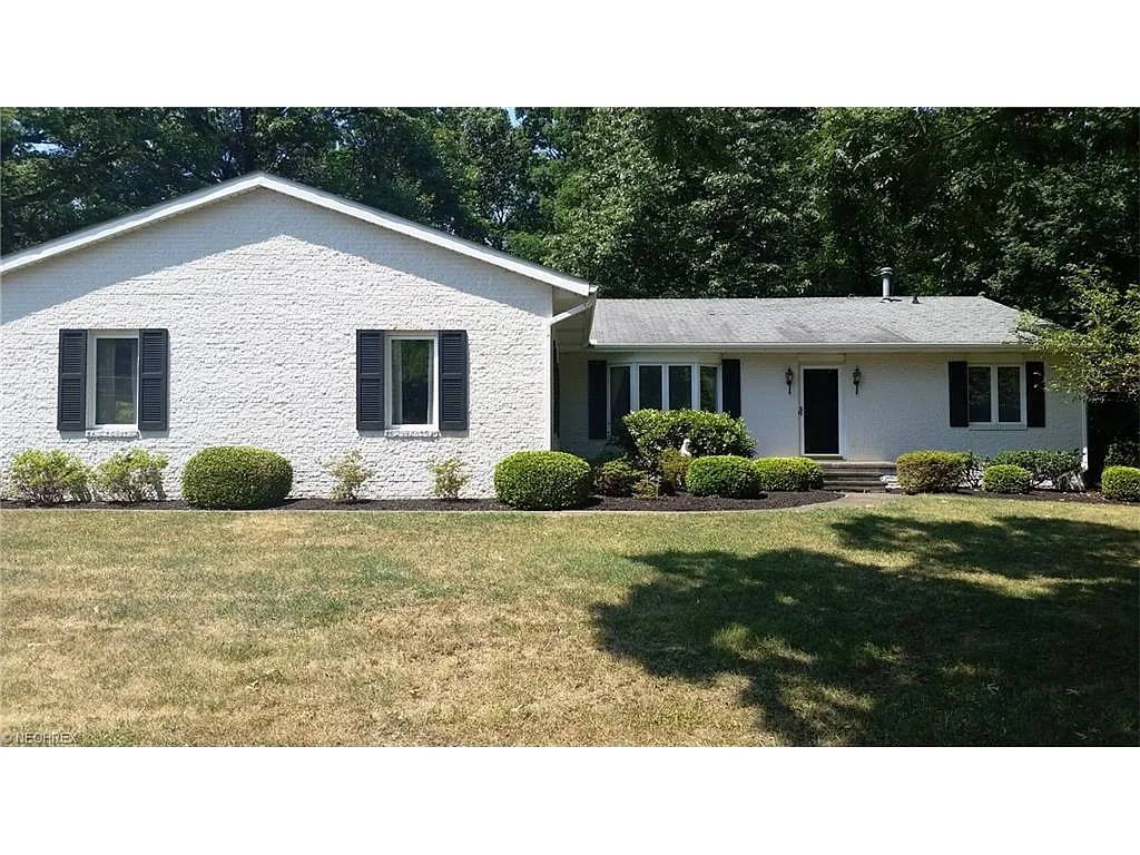 3024 Roanoke Dr photo 1
