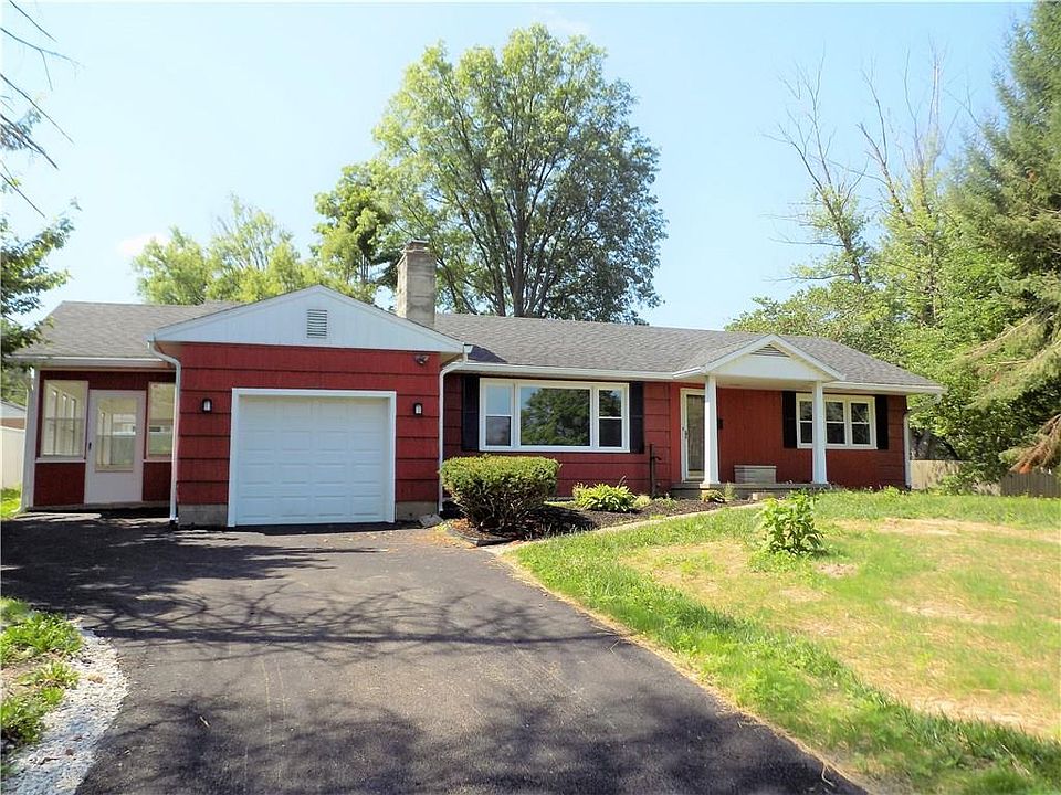 1st image of 804 Cameron Dr