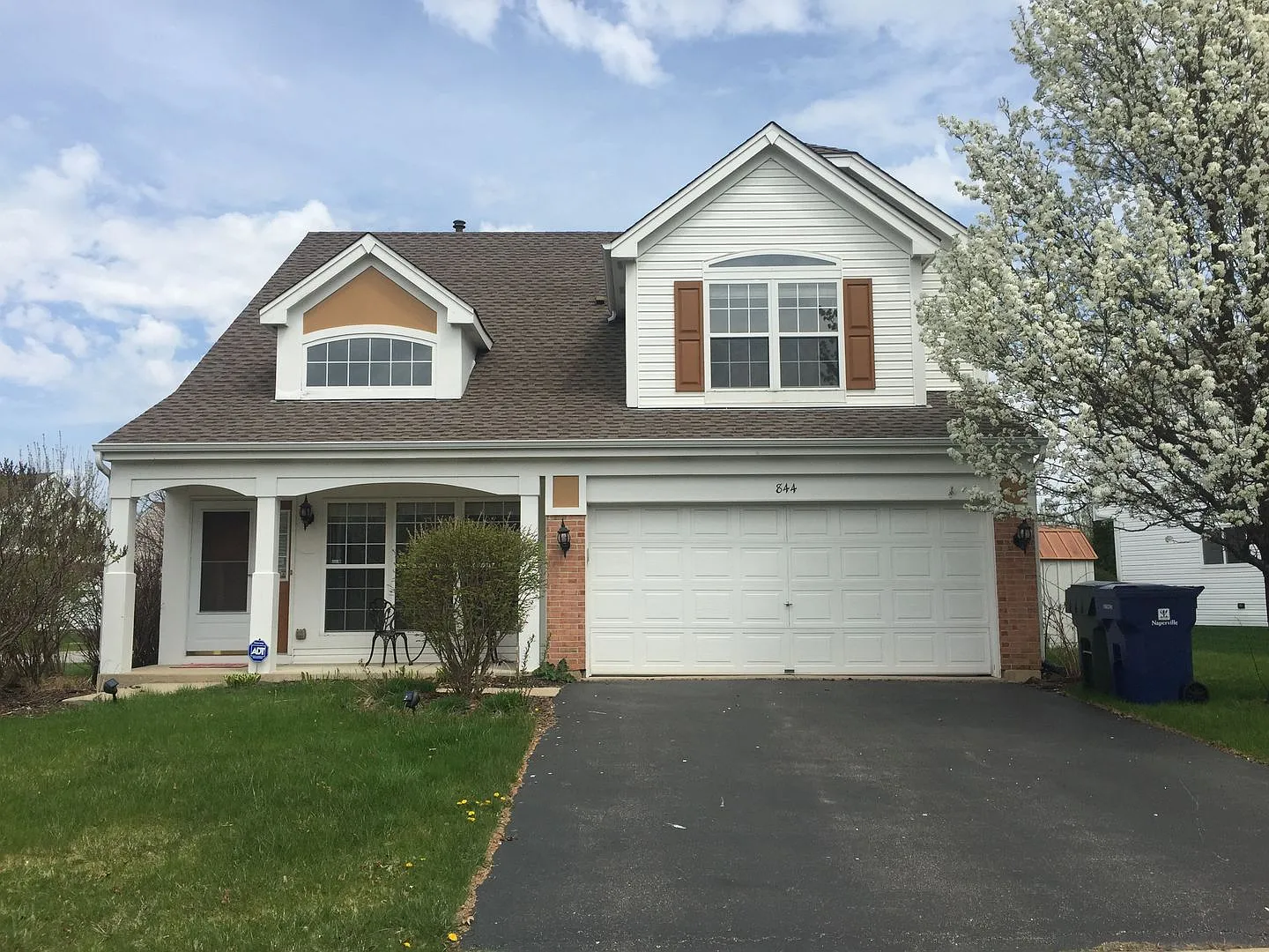 844 Violet Cir photo 1
