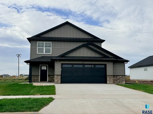 243 Thelma Ave, Harrisburg, SD 57032