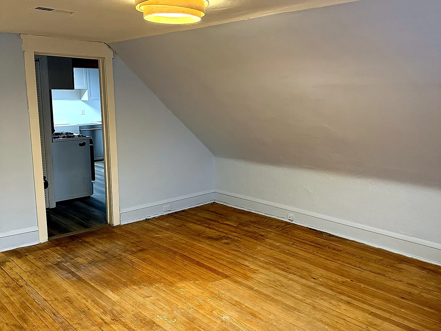 1 bed, 750 sqft, $975 — Photo 4