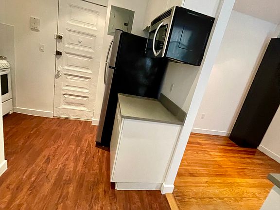4th image of 191 Grand St APT 7