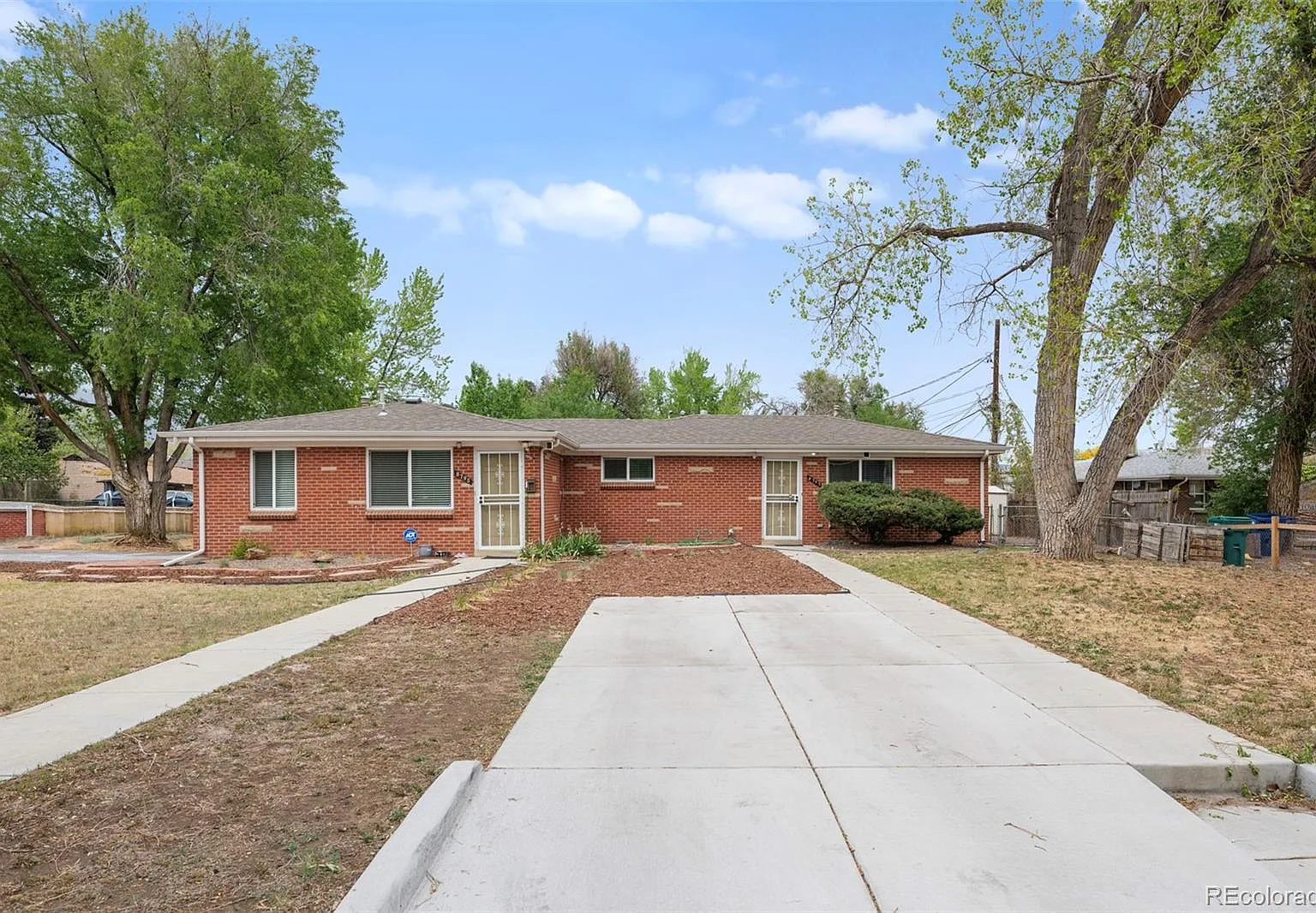 3 bed, 1.5 bath, 1090 sqft, $2,300 — Photo 3