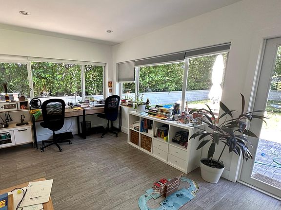 Florida room/Den can be used as office, playroom or even a 3rd bedroom