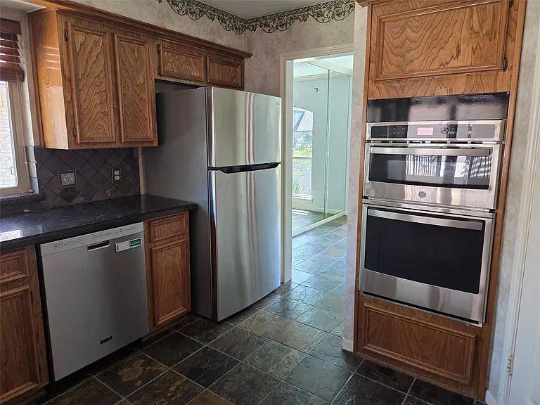 8706 Chelsworth Dr — Photo 9