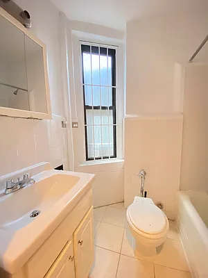 Rented by Urban Real Estate Property Group Inc | media 7