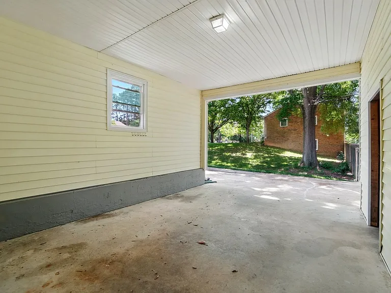 2413 Hoffman St — Photo 44