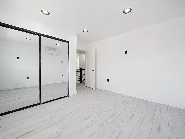 16602 Superior St — Photo 17