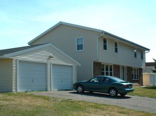 1420 Poppyseed Dr, New Brighton, MN 55112