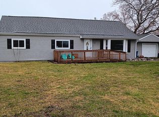 956 W Hampton Rd, Essexville, MI