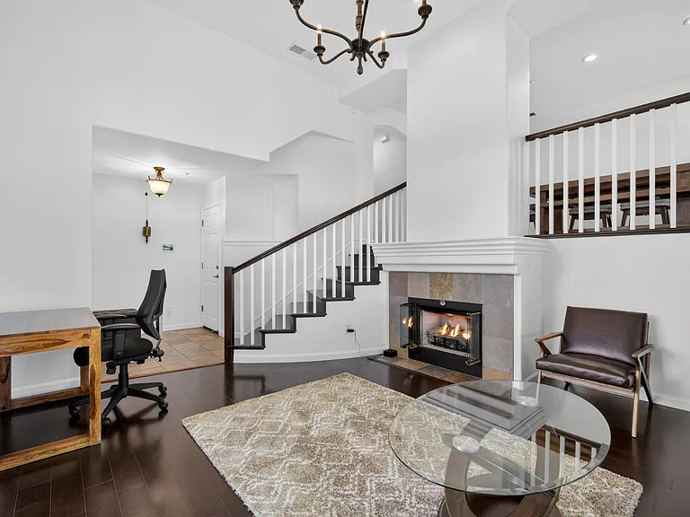 938 Visconti Pl — Photo 7
