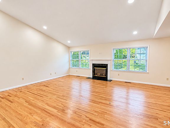 4th image of 5 North Ridge #5