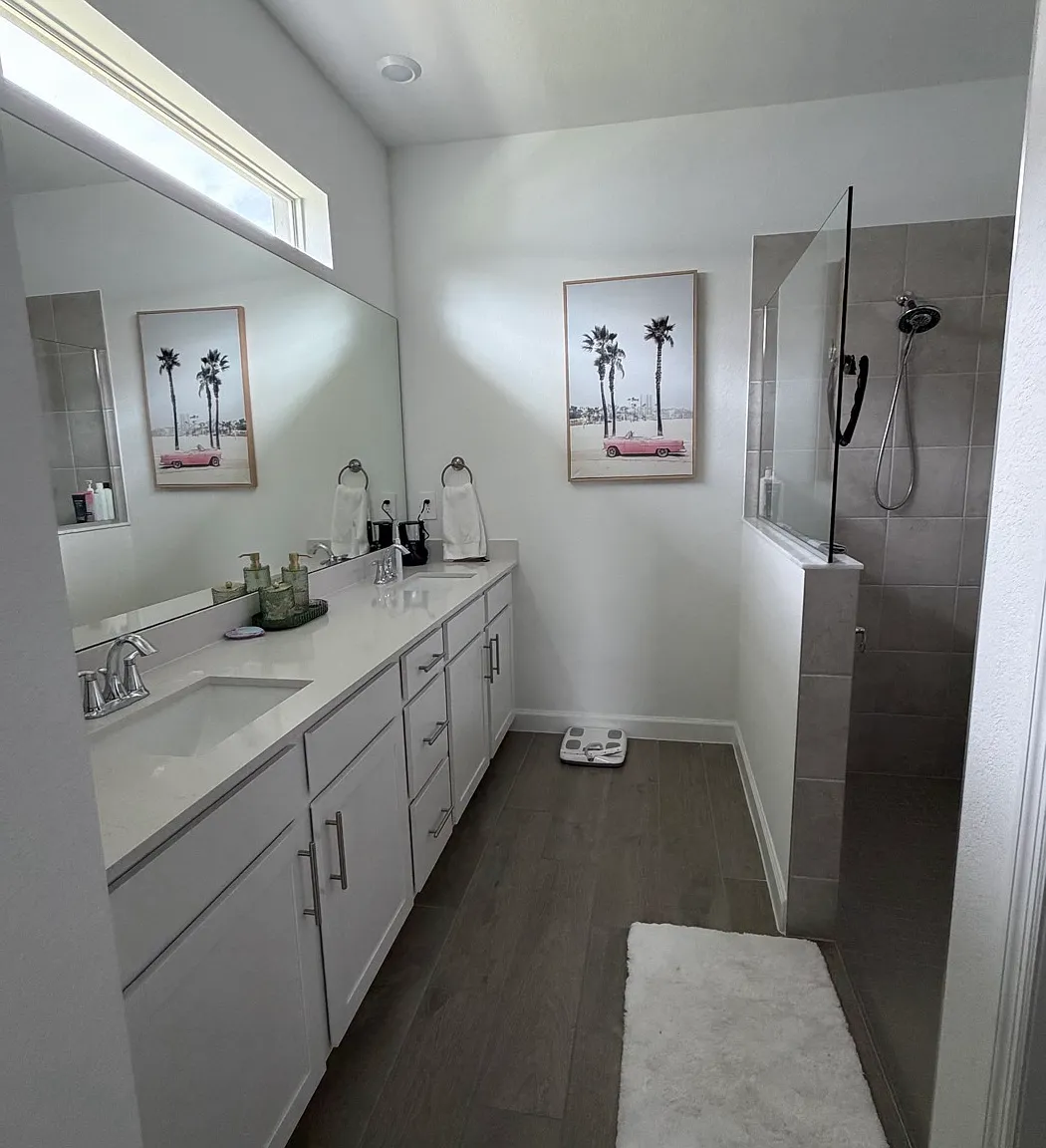 4 bed, $8,100 — Photo 2