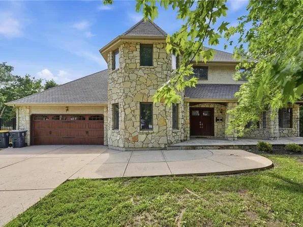 604 NW 64th St, Kansas City, MO 64118