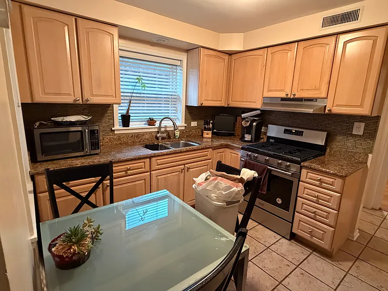 4231 N Mulligan Ave — Photo 4