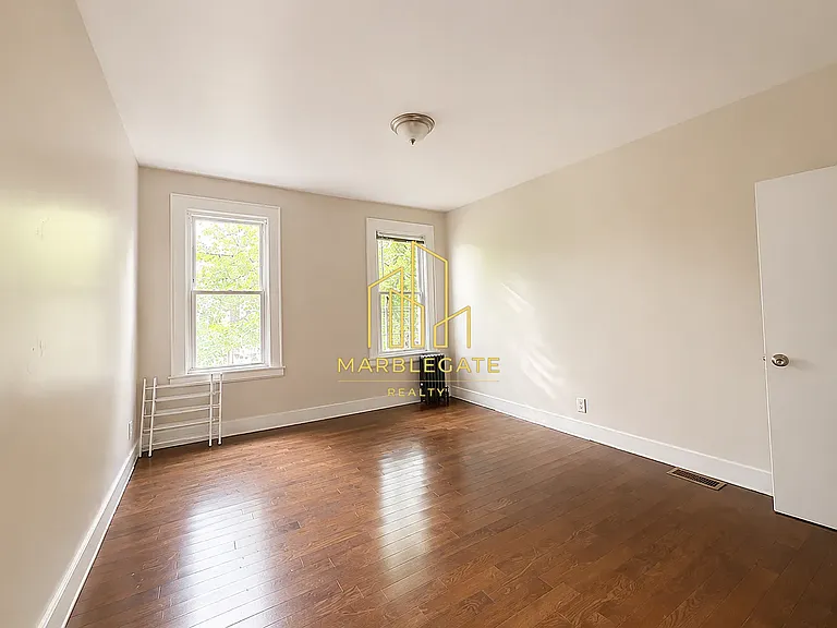 86 Willoughby St #11 — Photo 2